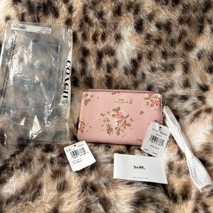 COACH Rose Bouquet Print Zip-Around Card Wallet with Gold Logo -NWT-